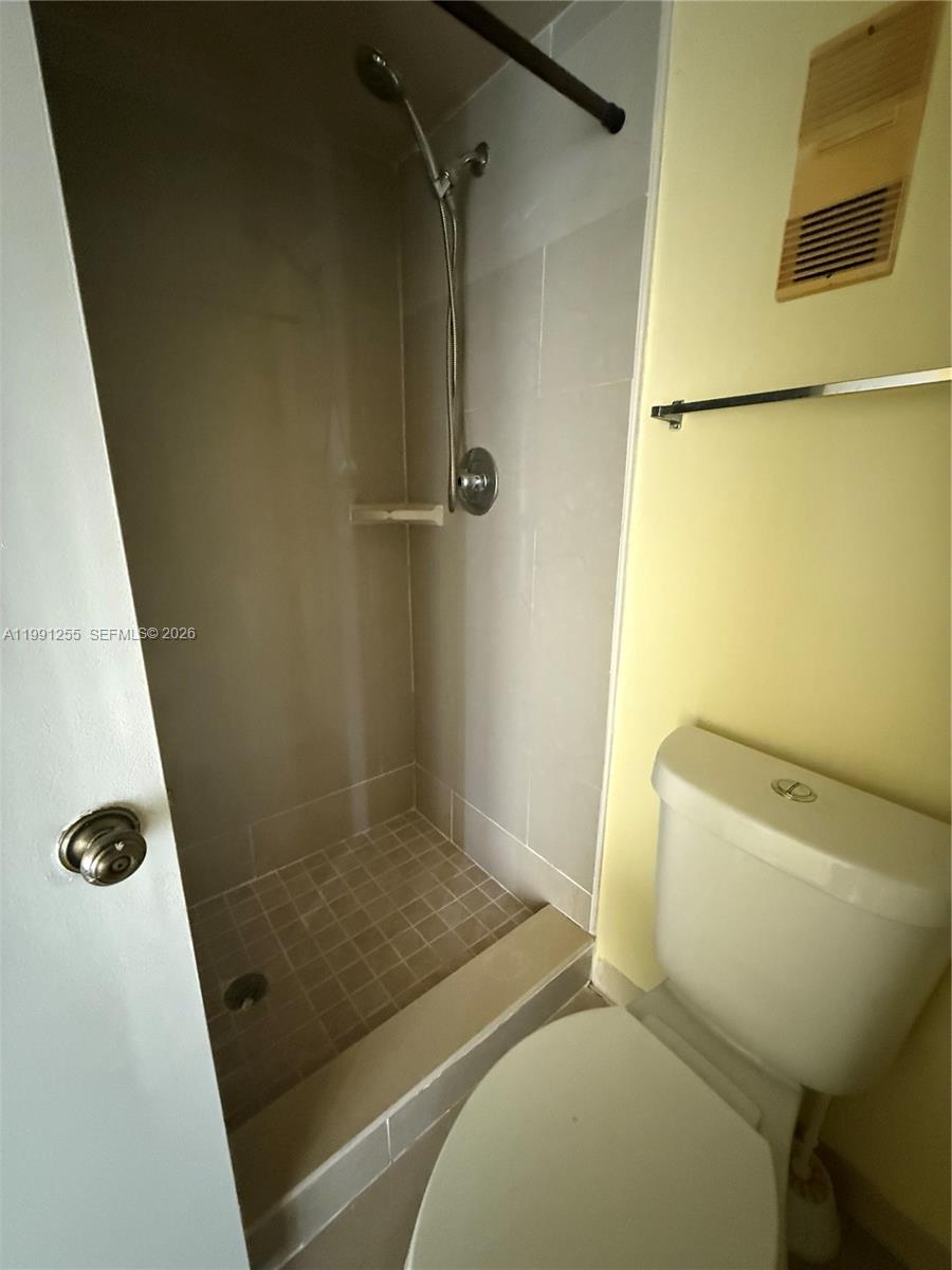 LAKESHORE AT UNIVERSITY P - Residential