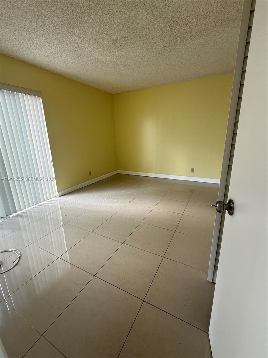 LAKESHORE AT UNIVERSITY P - Residential