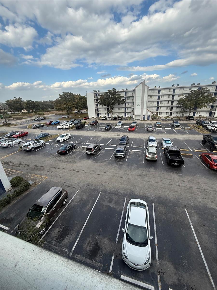 LAKESHORE AT UNIVERSITY P - Residential