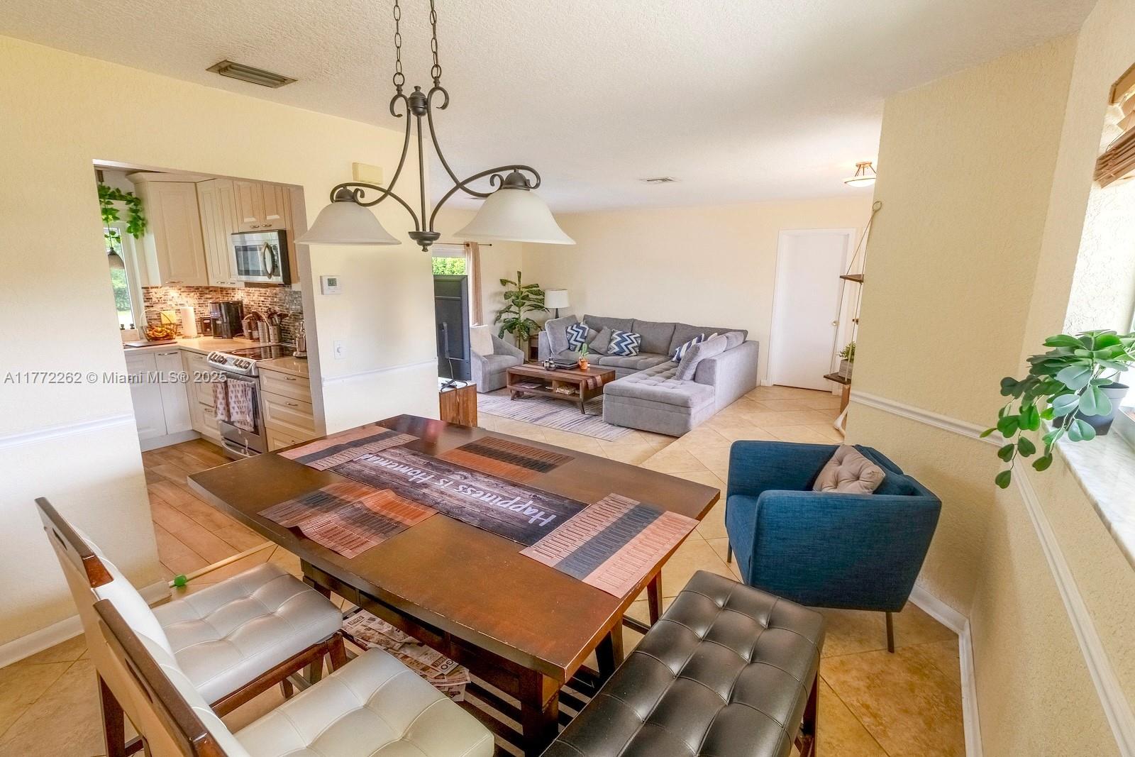 4421 NW 7th St, Coconut Creek, FL, 33066/$630,000 1 4421 NW 7th St