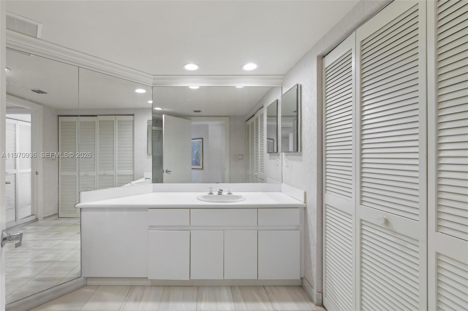 OCEANIA I CONDO - Residential