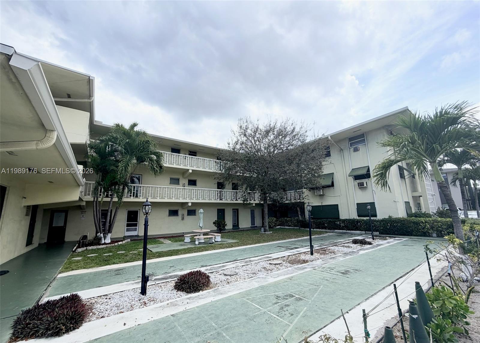 1350 E Sample Rd 307