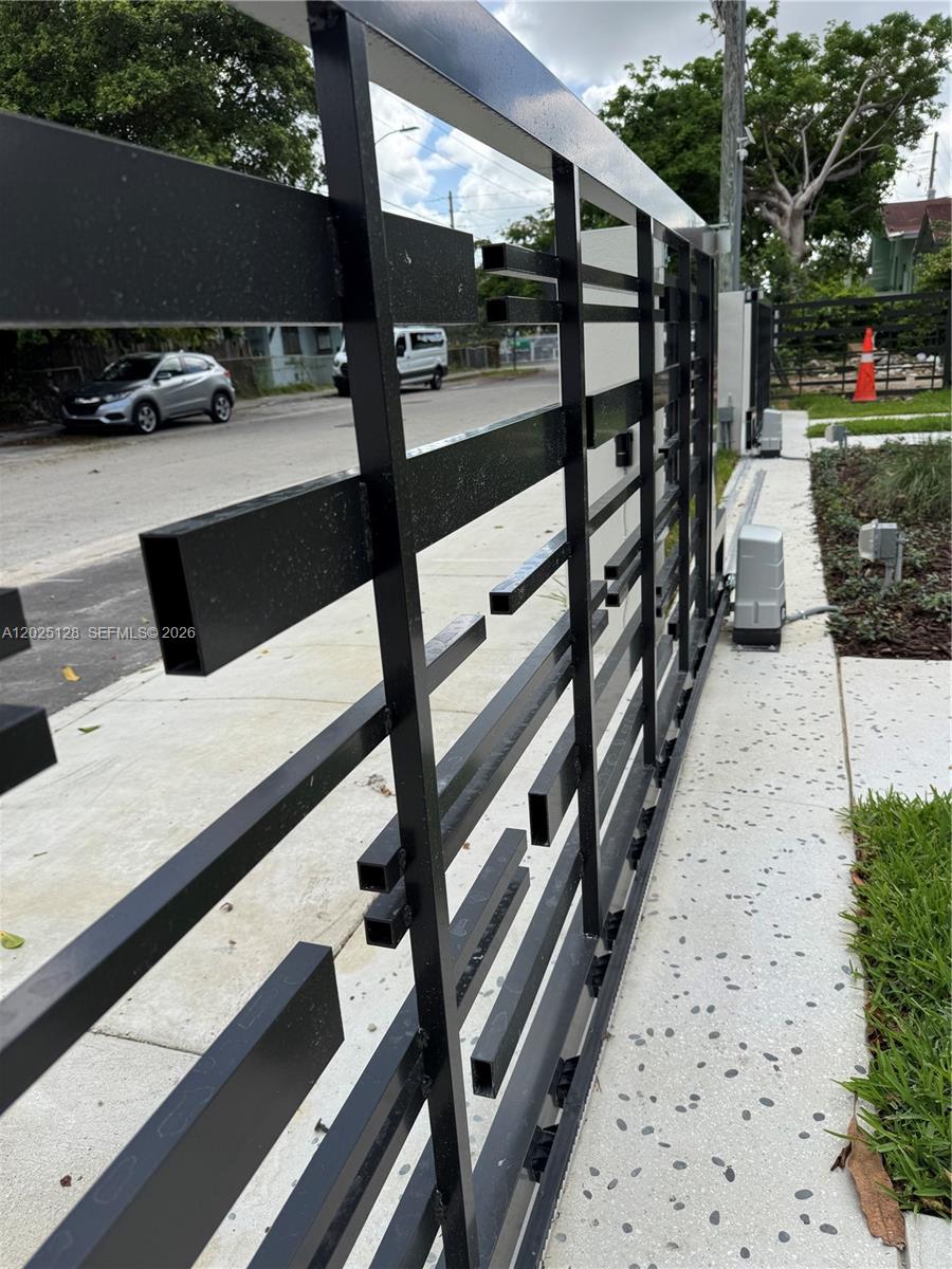 ROSEMONT PARK - Residential Income