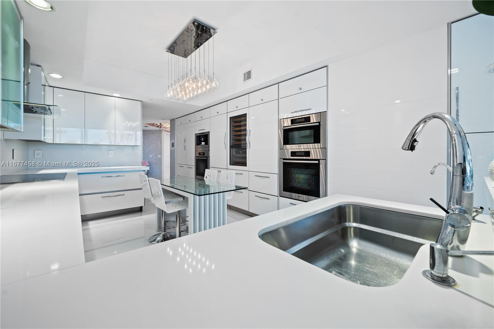 2711 HOLLYWOOD BEACH COND - Residential
