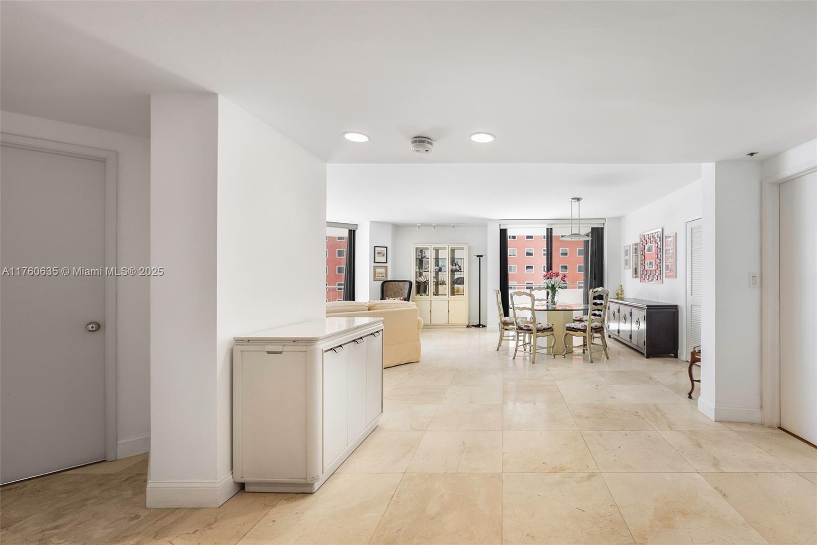 VILLA REGINA CONDO - Residential