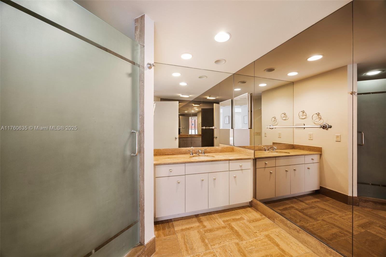 VILLA REGINA CONDO - Residential