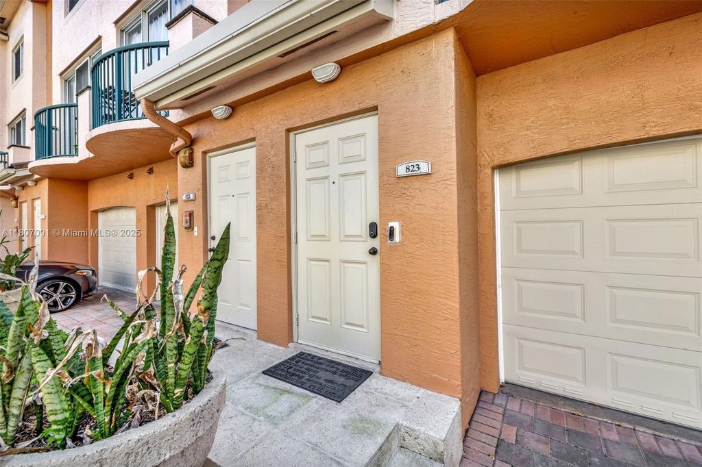 Photo of 2107 SE 10th Ave #823, Fort Lauderdale, FL 33316 (MLS # A11807091)