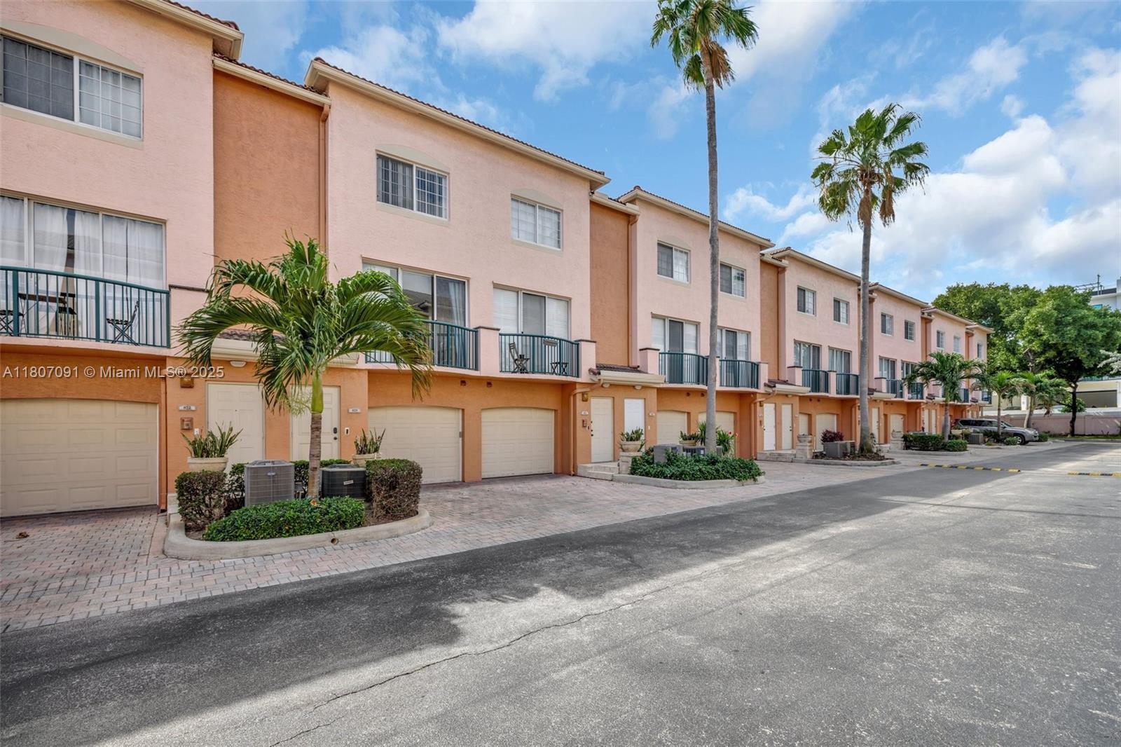 Rental Property at 2107 Se 10th Ave 823, Fort Lauderdale, Broward County, Florida - Bedrooms: 1 
Bathrooms: 1  - $2,200 MO.