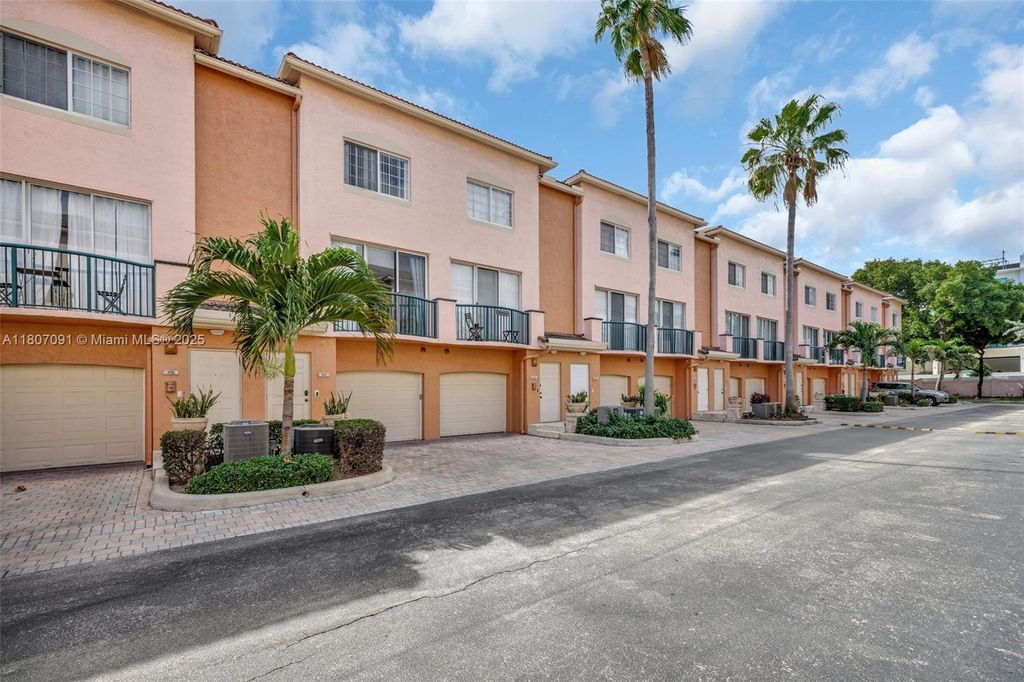Photo of 2107 SE 10th Ave #823, Fort Lauderdale, FL 33316 (MLS # A11807091)