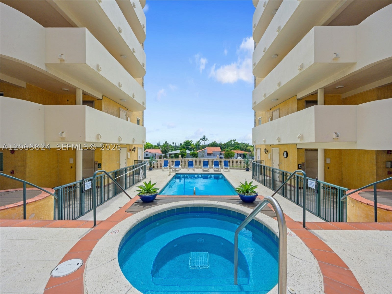 8888 Collins Ave 306