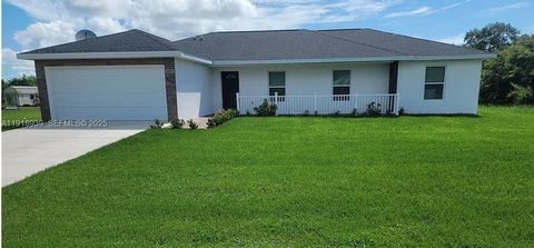 Photo of 417 Cherry Tree Dr, Sebring, FL 33876 (MLS # A11918939)