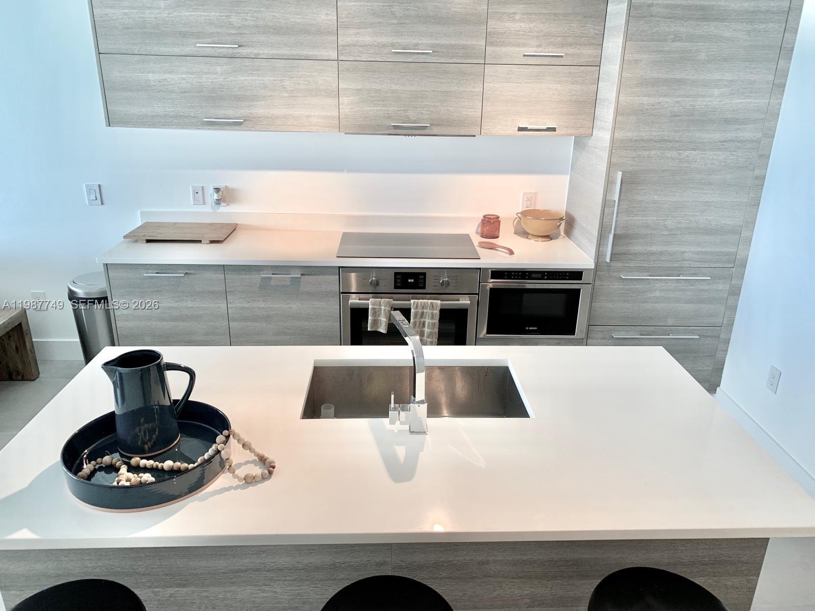 PARAISO BAY CONDO - Residential Lease