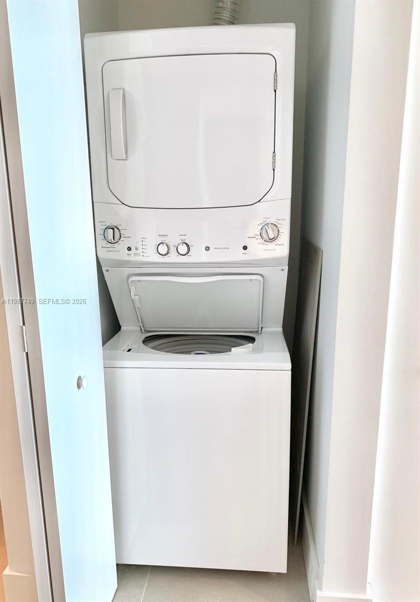 PARAISO BAY CONDO - Residential Lease