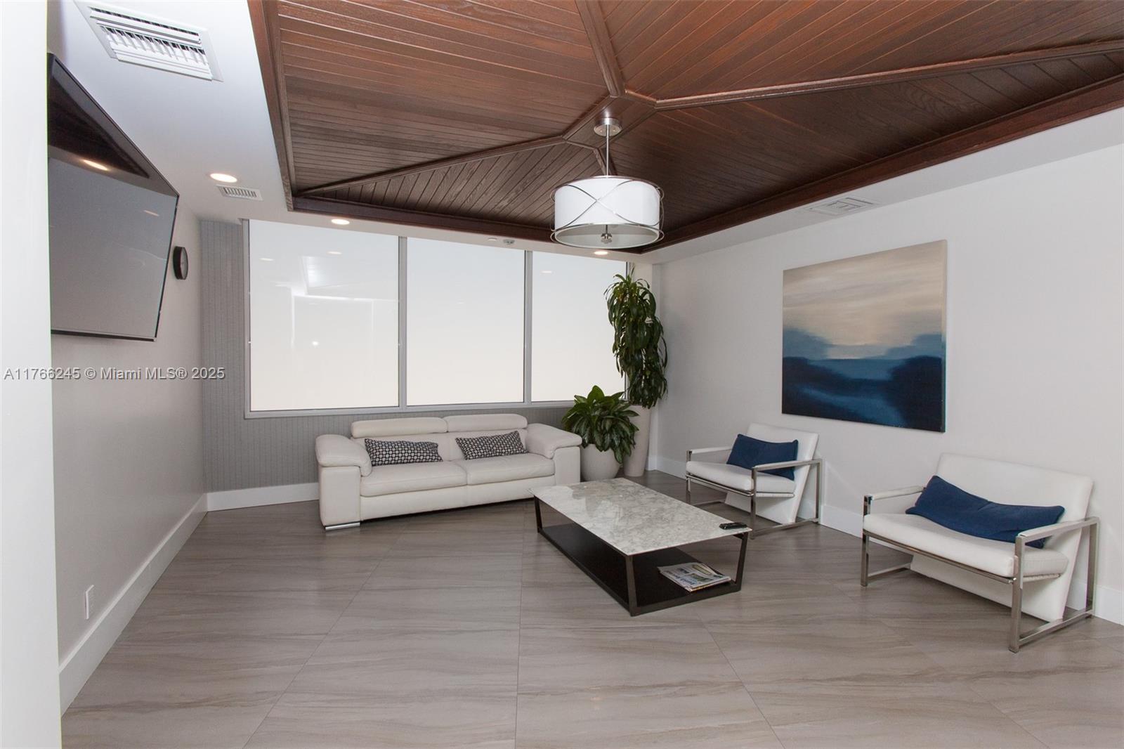HAMPTONS WEST CONDO - Residential