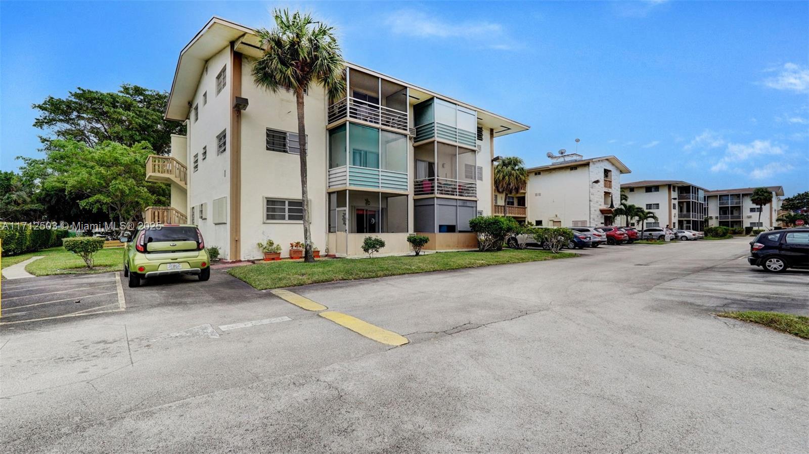 MAR-LEN GARDENS NO 11 COR - Residential