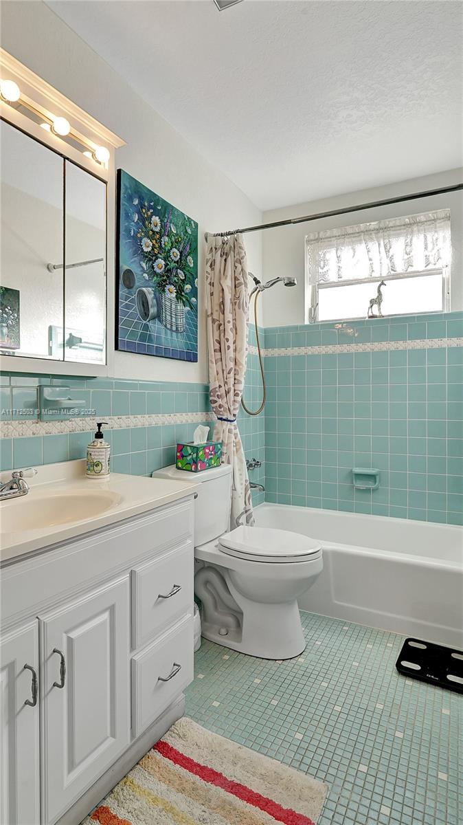 MAR-LEN GARDENS NO 11 COR - Residential