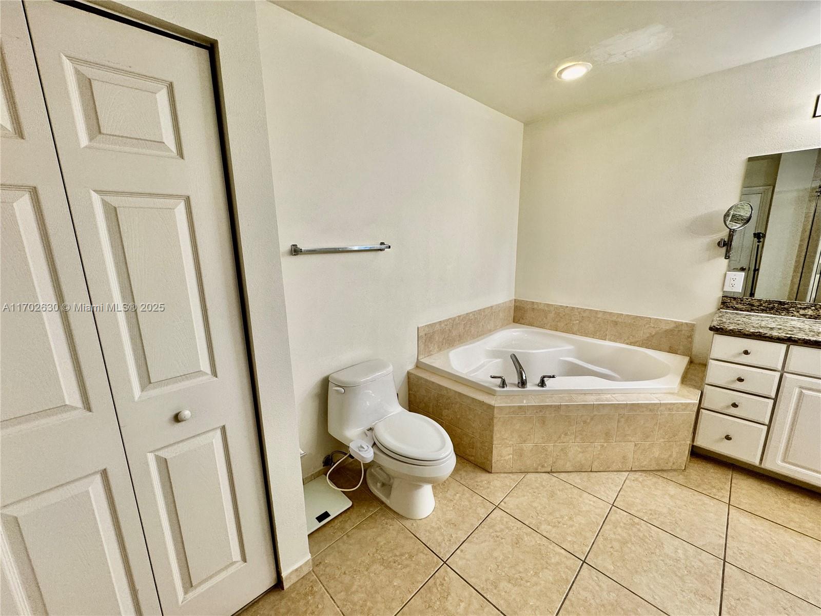 ALAQUA CONDO - Residential