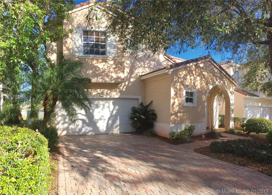 BEAUTIFUL LAKEFRONT WALNUT CREEK HOME! THIS HOME FEATURES VAULTED CEILINGS, 3 BEDROOMS 2.5 BATH WITH AMAZING LAKE VIEWS THROUGHOUT, THIS HOME ALSO FEATURES A LARGE PAVED DRIVE WAY AND TWO CAR GARAGE W/ PLENTY OF STORAGE SPACE. PRIVATE LAUNDRY ROOM. STUDY AREA. MASTER INCLUDES HUGE WALK-IN CLOSET AND ROMAN TUB. THE HOME HAS BEAUTIFUL CERAMIC FLOORS THROUGHOUT. HOA: GYM, CABLE, SECURITY SYSTEM, 24HRS GUARD W/ GATED ENTRY, SPRINKLER SYSTEM & YARD MAINT.