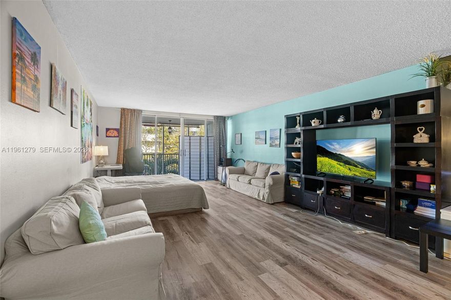 Spacious 2-bedroom, 2-bath corner residence offering over 1,600 square feet of comfortable living space. Located on the third floor, this well-maintained unit features peaceful garden views and abundant natural light thanks to its desirable corner layout.
The condo has brand new flooring throughout and has been impeccably cared for. Enjoy a large screened-in balcony, perfect for relaxing and taking in the tranquil surroundings.
Situated in a fully fenced, guarded community, this home offers both privacy and security while providing a serene residential atmosphere. A rare opportunity to own a generously sized unit in a well-kept, secure community.