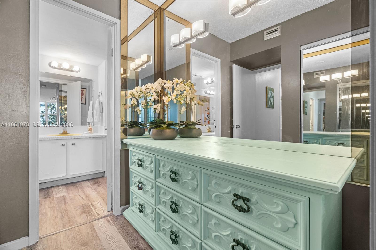 JADE WINDS GROUP BAMBOO G - Residential