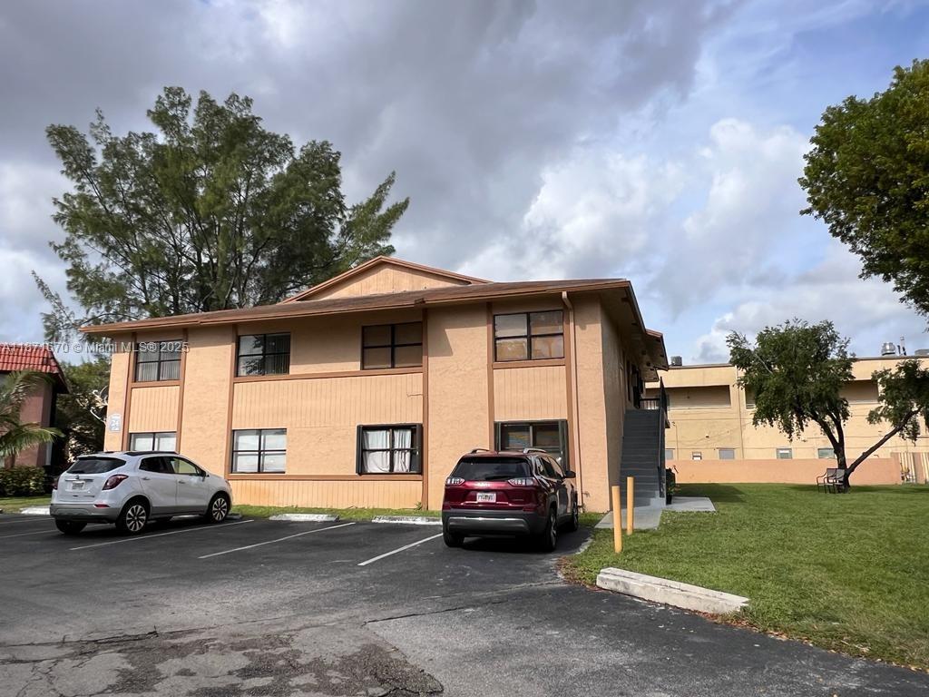 Second floor Apartment in Lago Grande. 2 bedroom 2 bathrooms, no balcony. Washer and dryer in unit. The kitchen has been remodeled with white quartz countertops, and white wood cabinets. The bathrooms have been remodeled. PVC floors installed in 2023 throughout the unit. Small pets allowed up to 20 lbs. 1 assigned parking space + guest parking. Gated community with pool, child play area, basketball court, management on site, security patrol, guard at gate. No commercial vehicles.