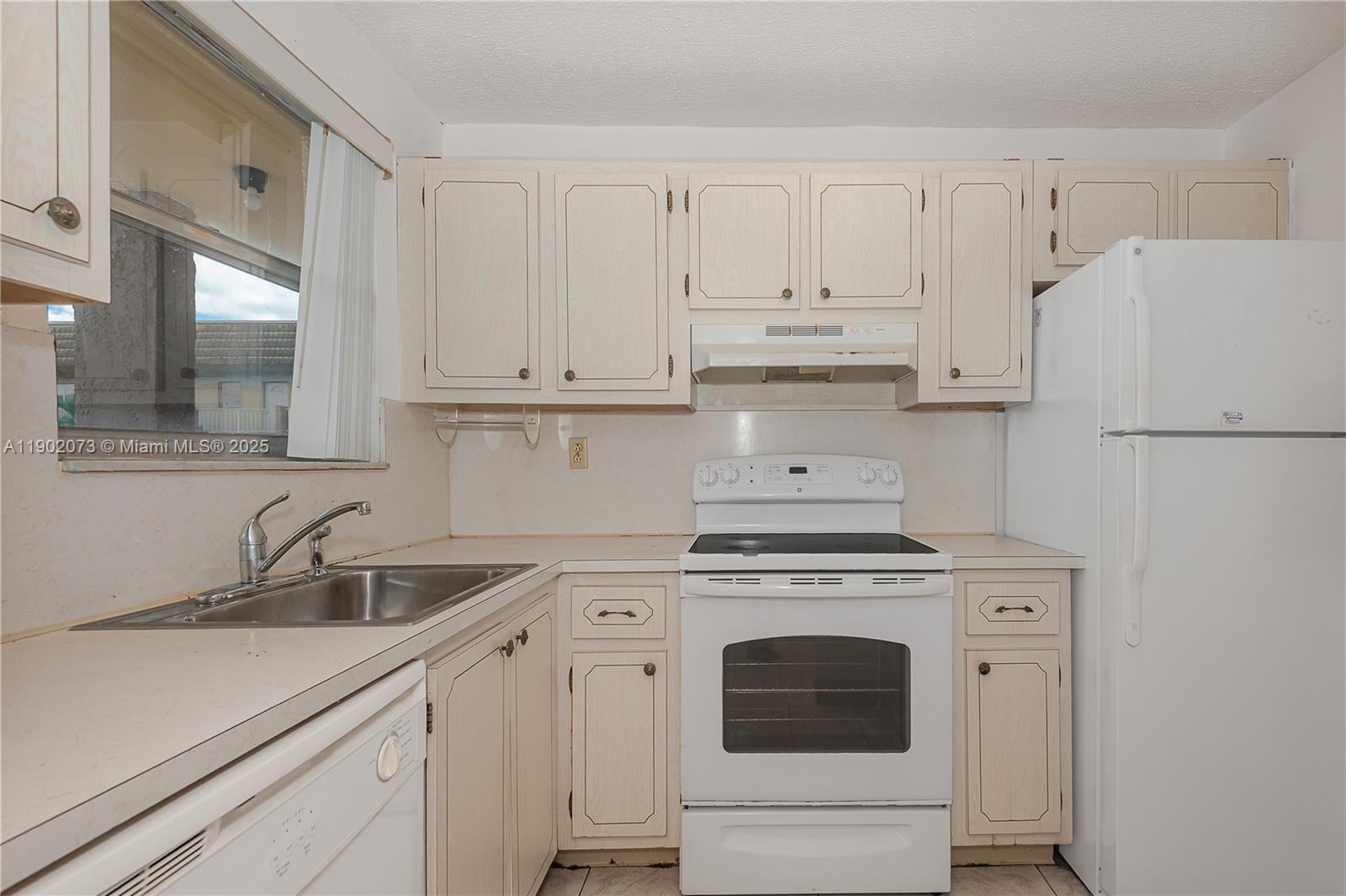 SUNRISE LAKES 42 CONDO - Residential