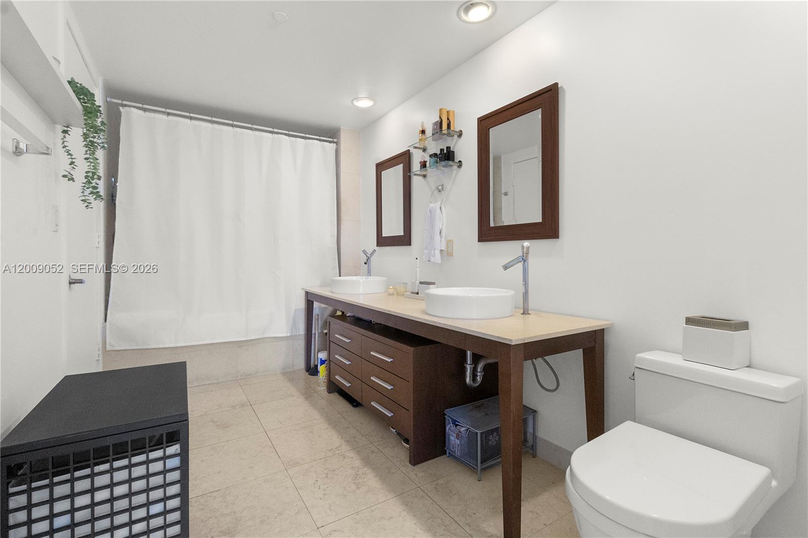 ICON BRICKELL NO TWO - Residential