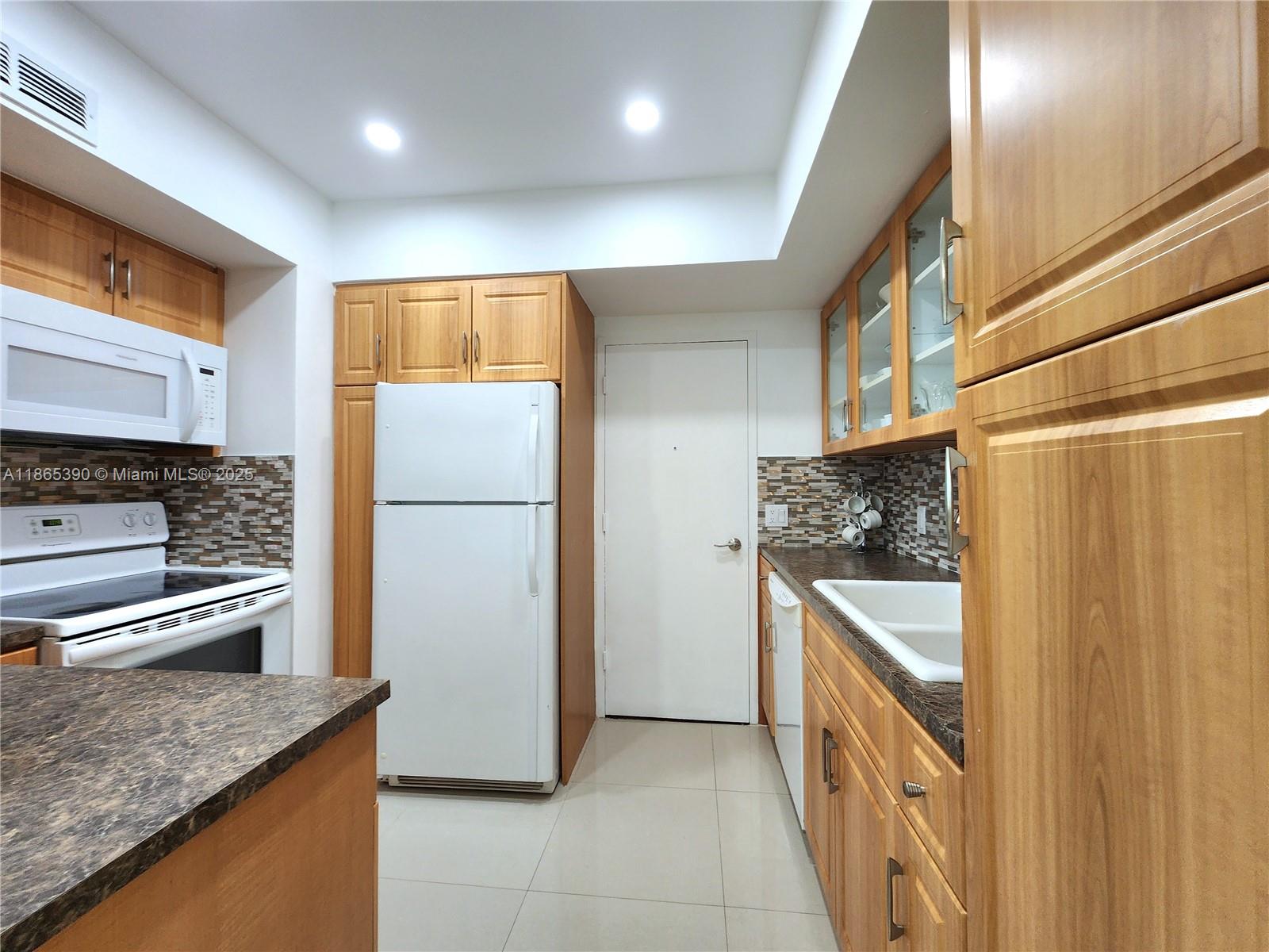 ALEXANDER TOWERS CONDO - Residential Lease