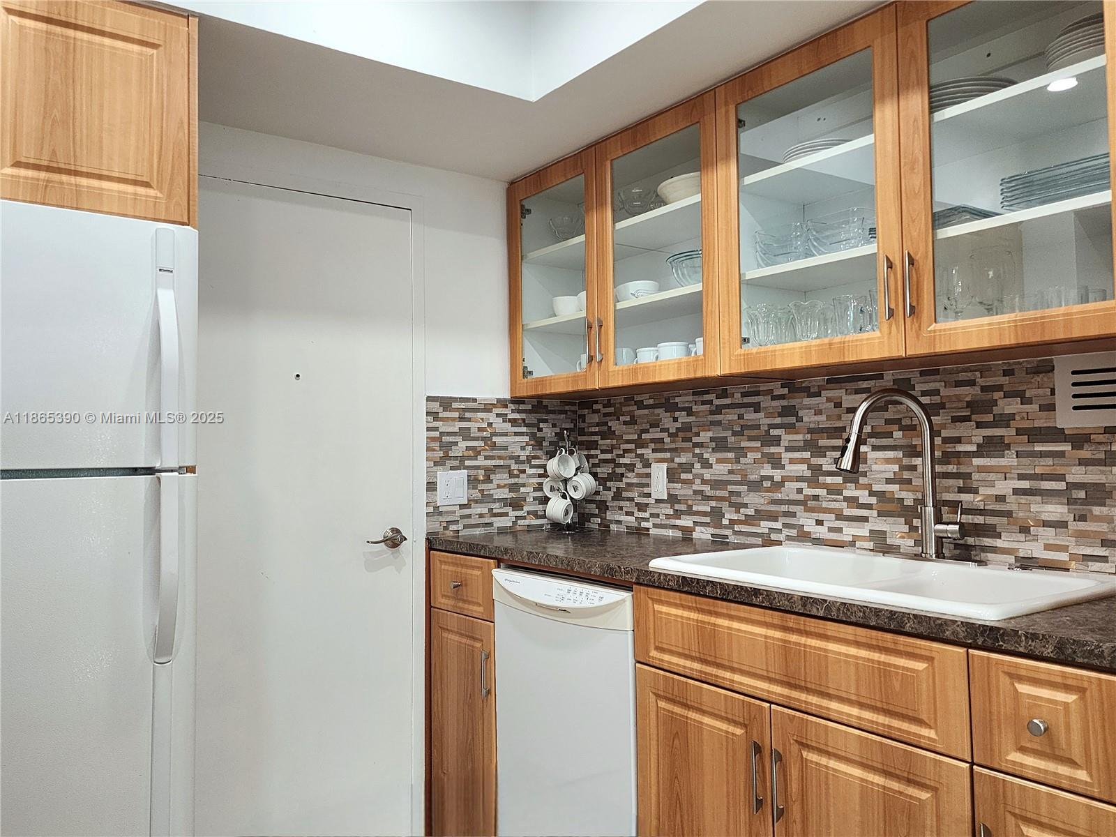 ALEXANDER TOWERS CONDO - Residential Lease