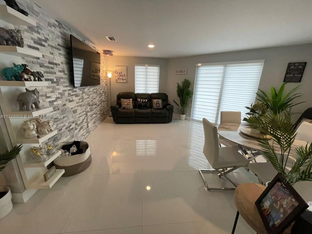 FLORIDA FRUIT LAND COMPAN - Residential Lease