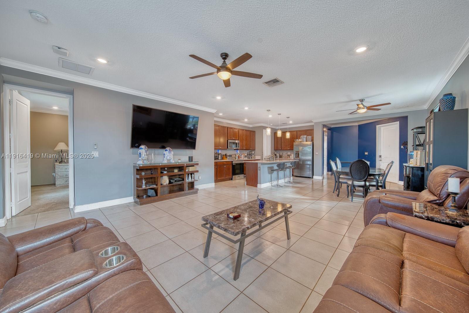 CRYSTAL LAKE 1ST SEC - Residential