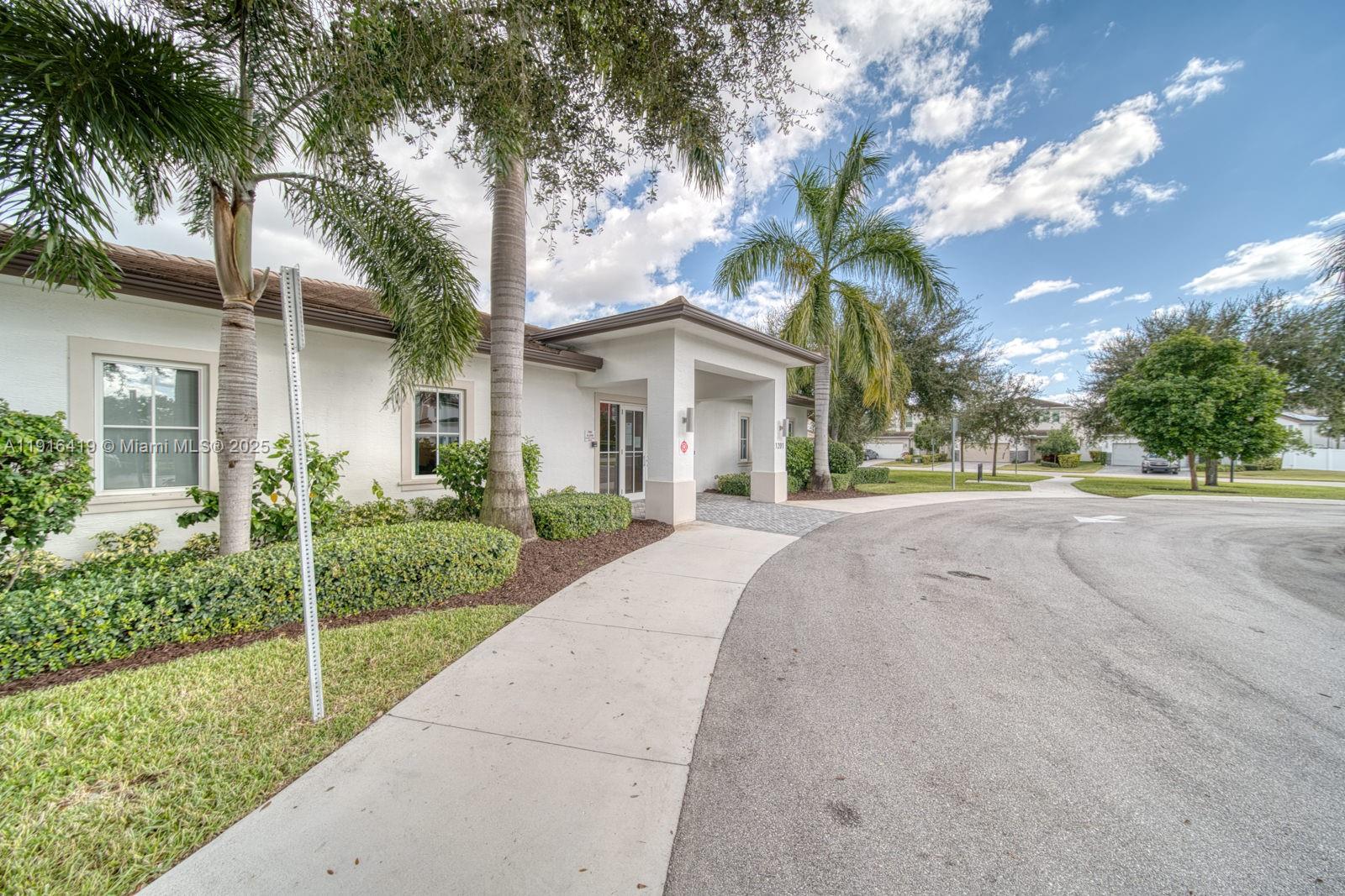 CRYSTAL LAKE 1ST SEC - Residential