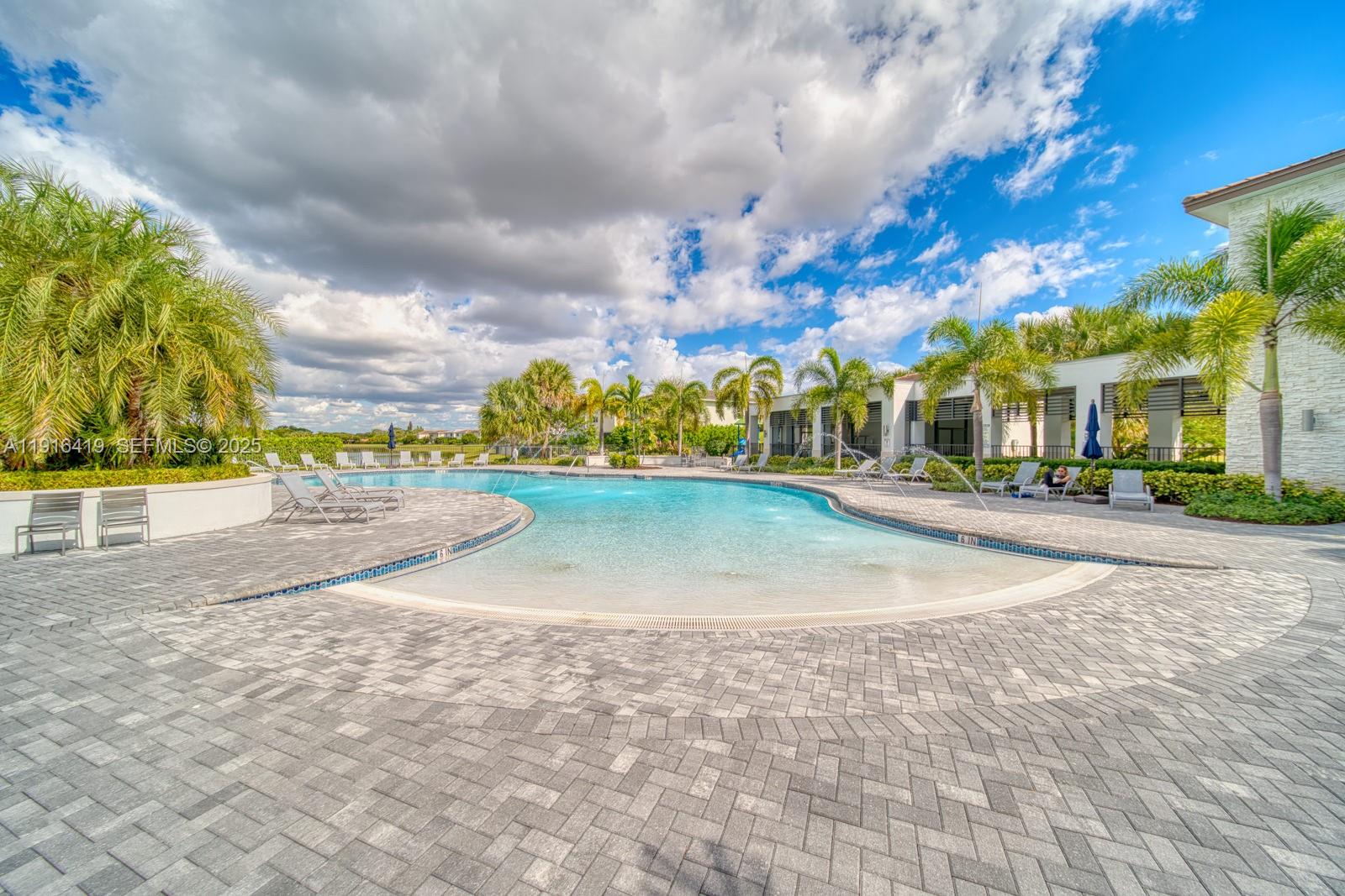 CRYSTAL LAKE 1ST SEC - Residential