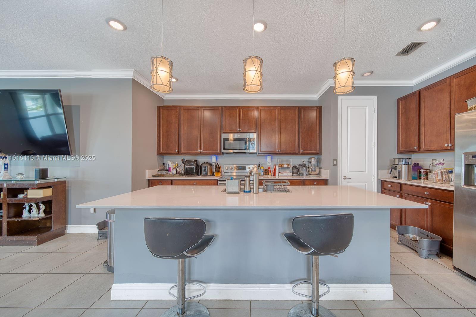 CRYSTAL LAKE 1ST SEC - Residential