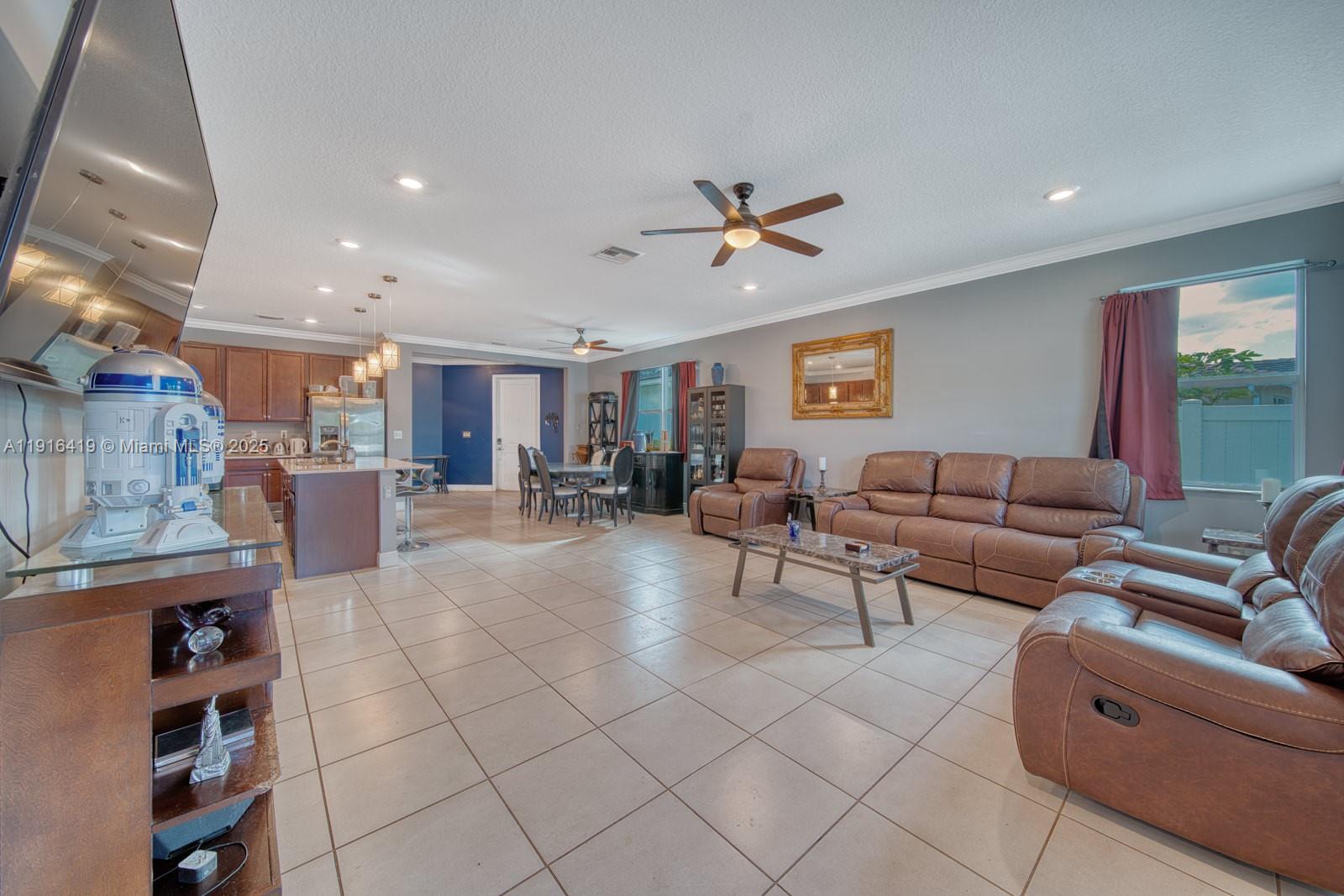 CRYSTAL LAKE 1ST SEC - Residential