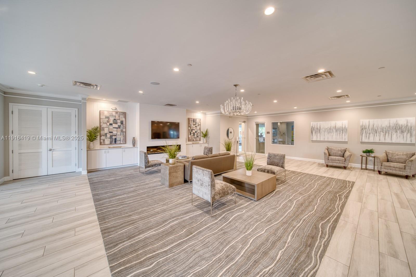 CRYSTAL LAKE 1ST SEC - Residential