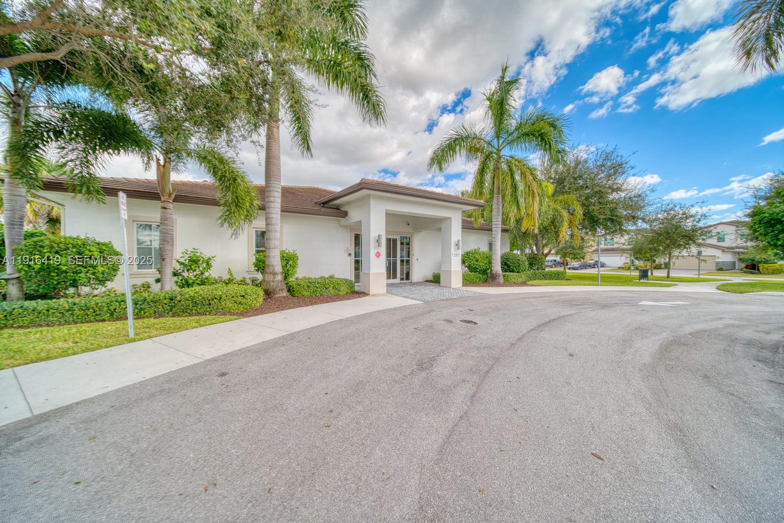 CRYSTAL LAKE 1ST SEC - Residential