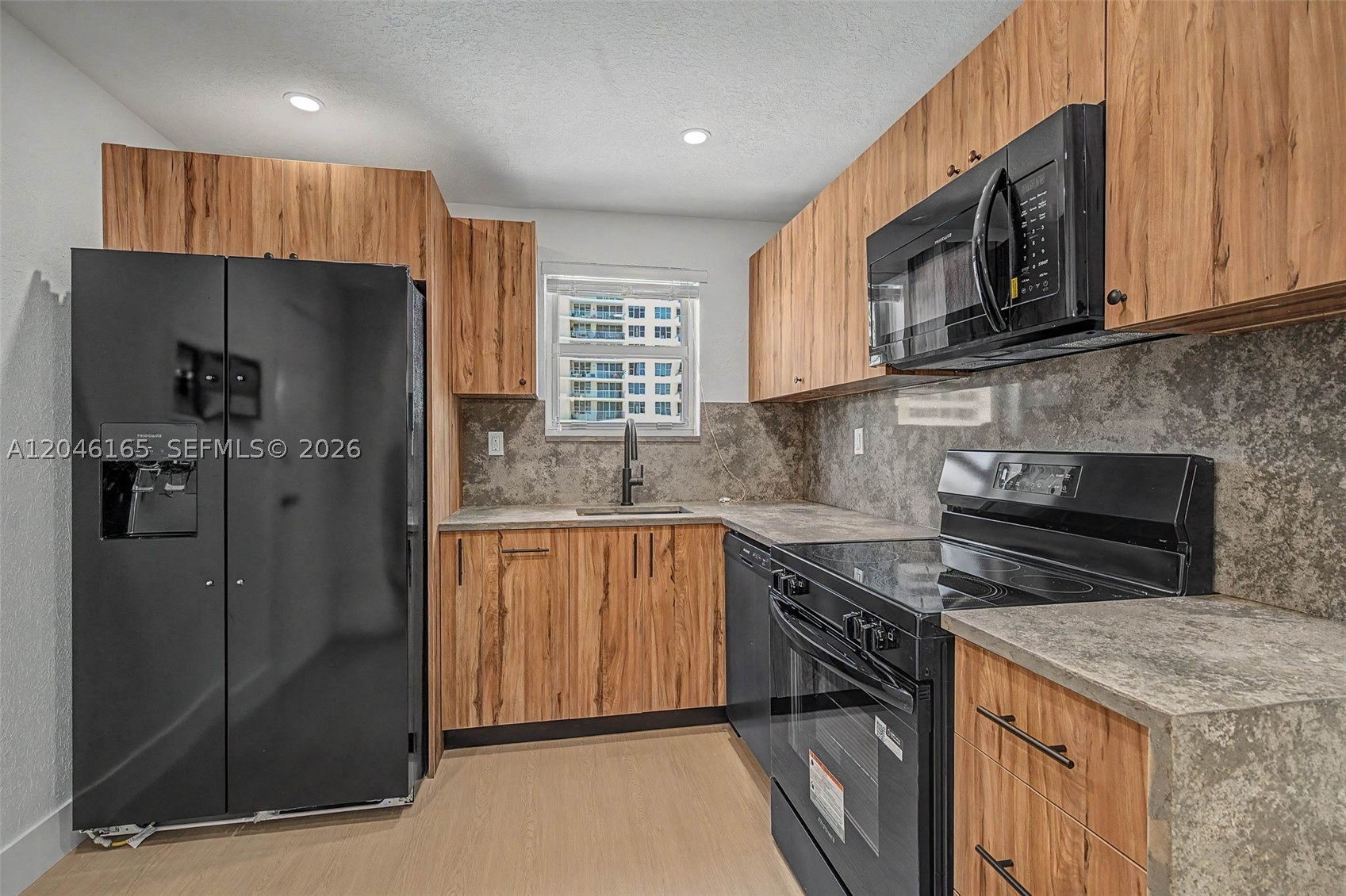 5555 Collins Ave 7B