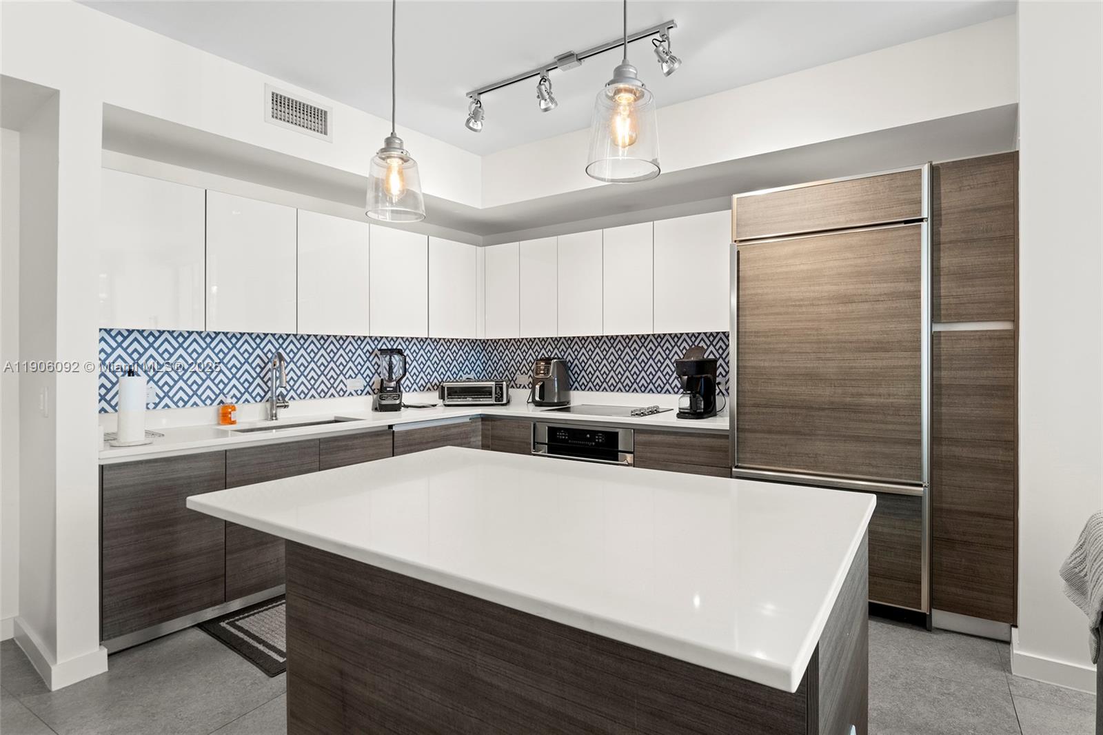 1100 MILLECENTO RESIDENCE - Residential