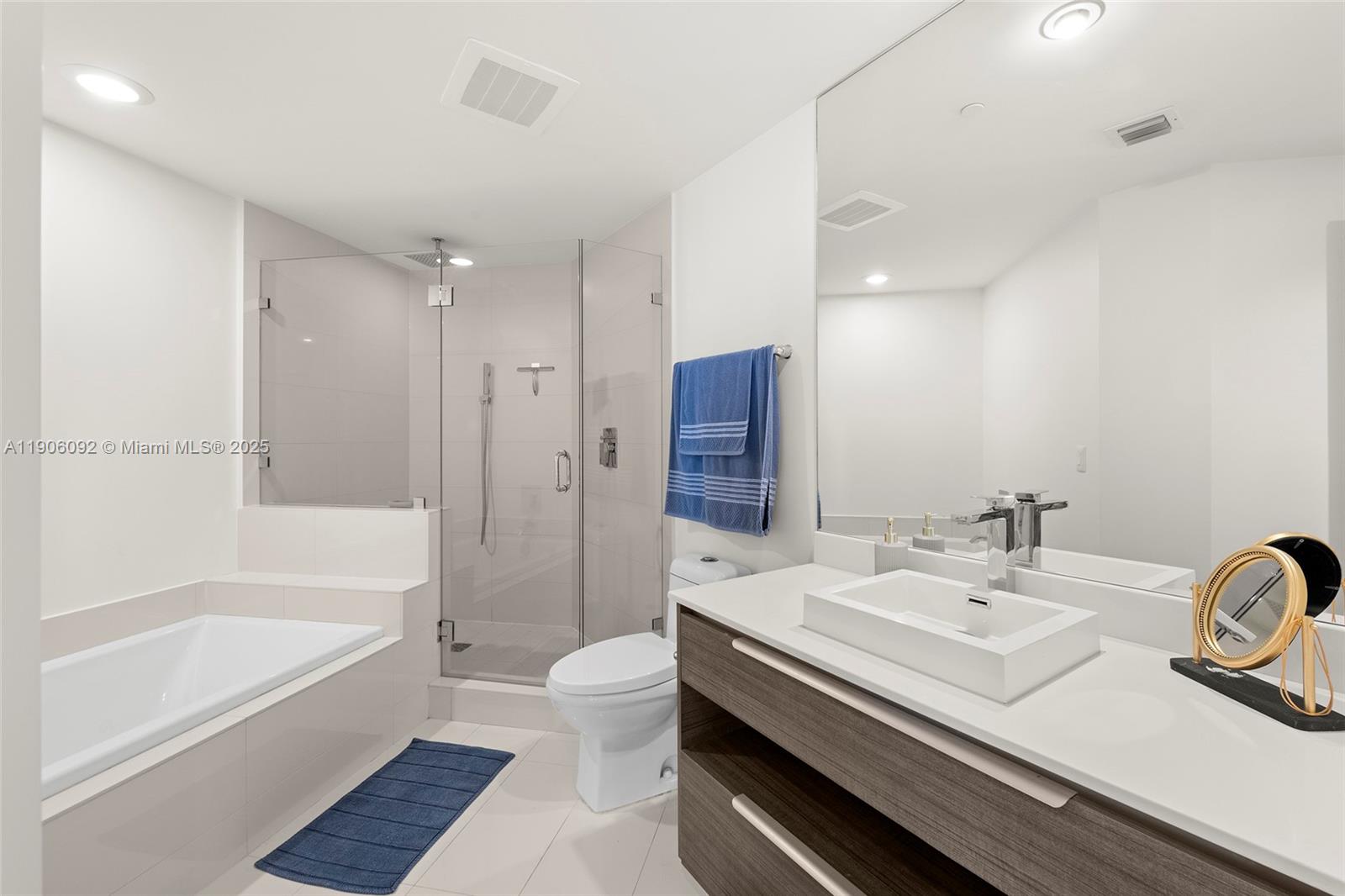 1100 MILLECENTO RESIDENCE - Residential