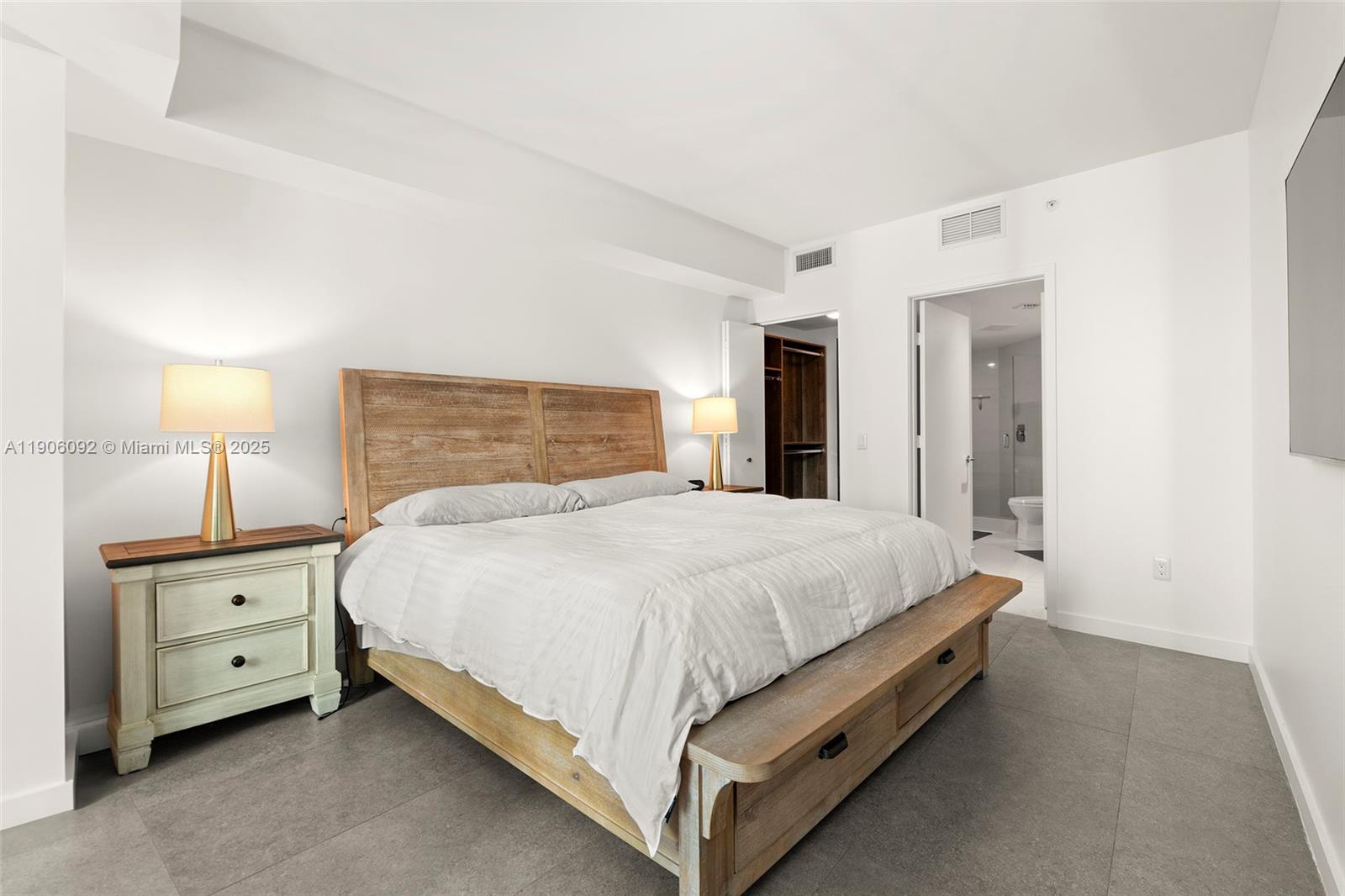 1100 MILLECENTO RESIDENCE - Residential