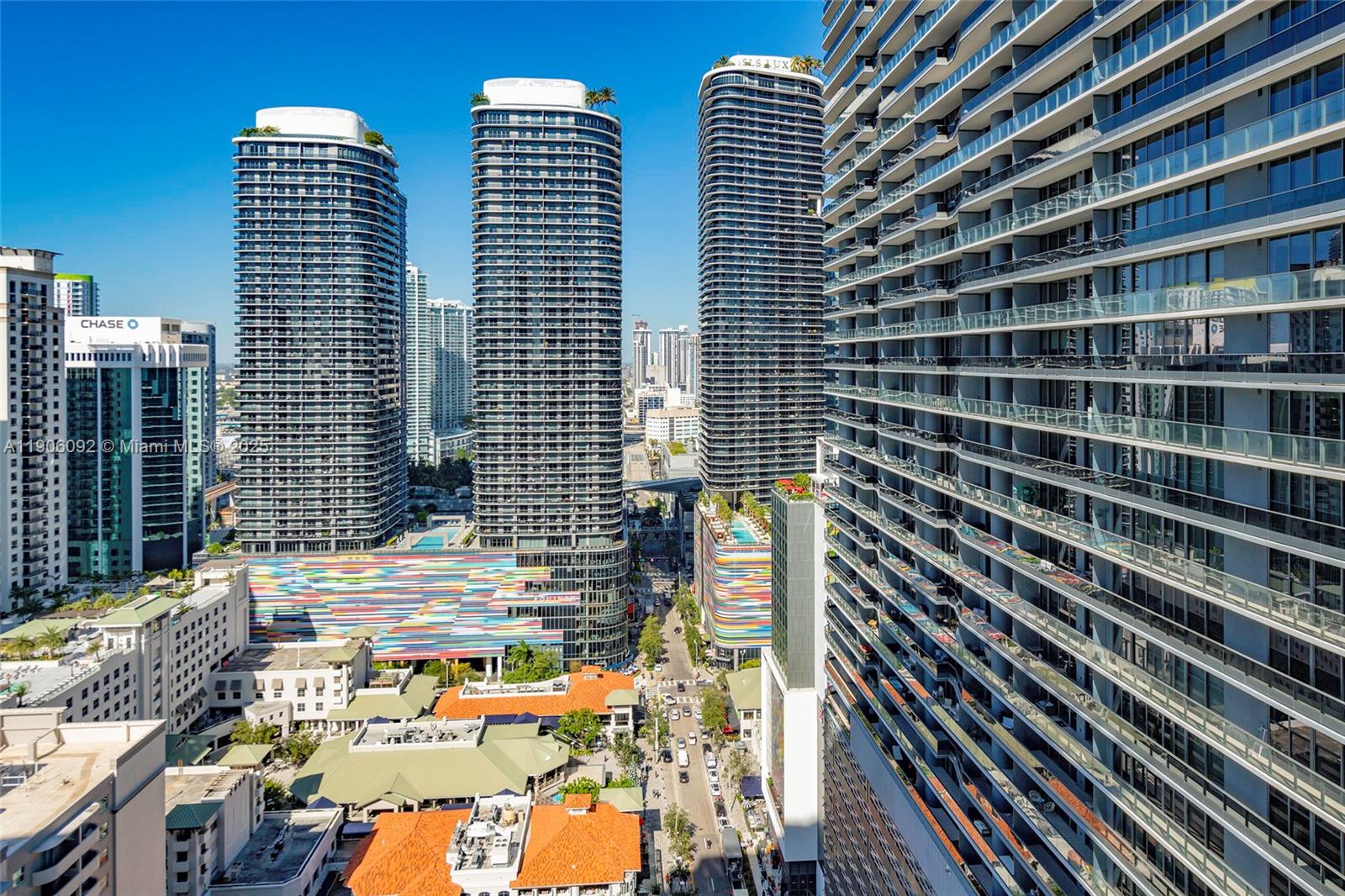 1100 MILLECENTO RESIDENCE - Residential