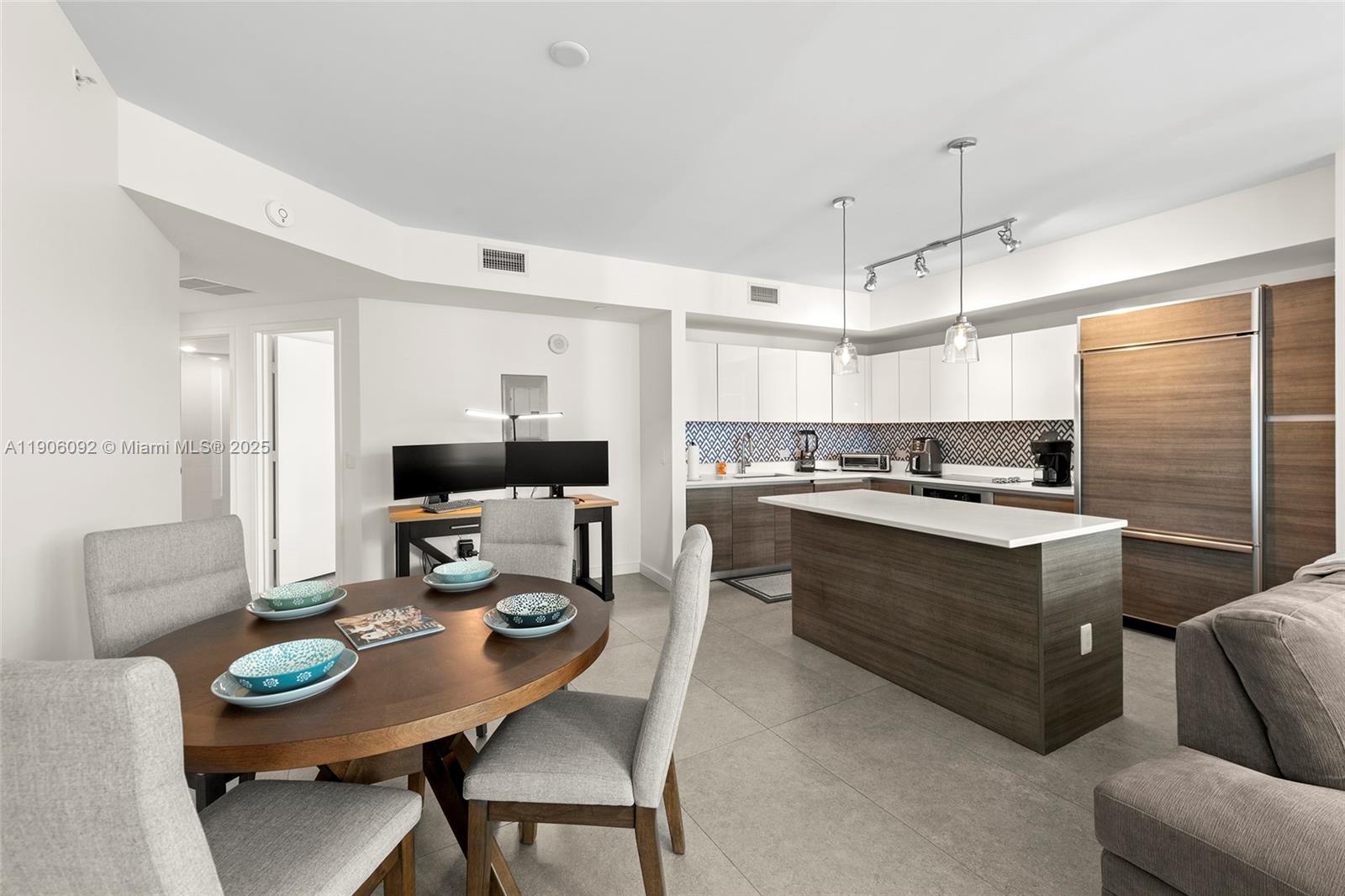 1100 MILLECENTO RESIDENCE - Residential