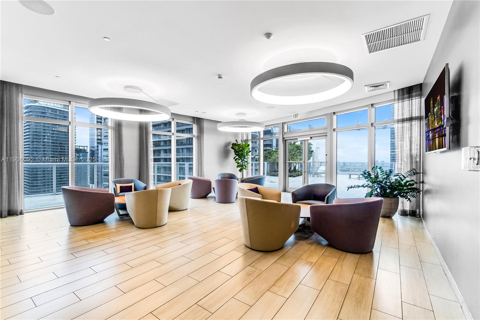 1100 MILLECENTO RESIDENCE - Residential