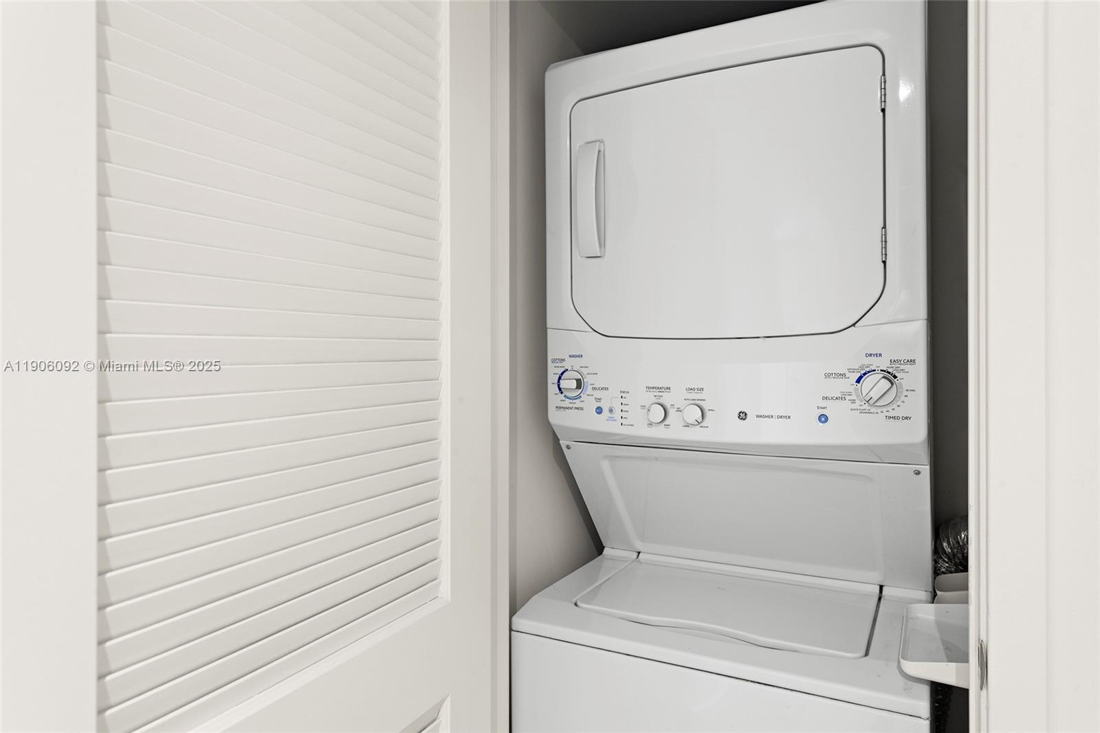 1100 MILLECENTO RESIDENCE - Residential