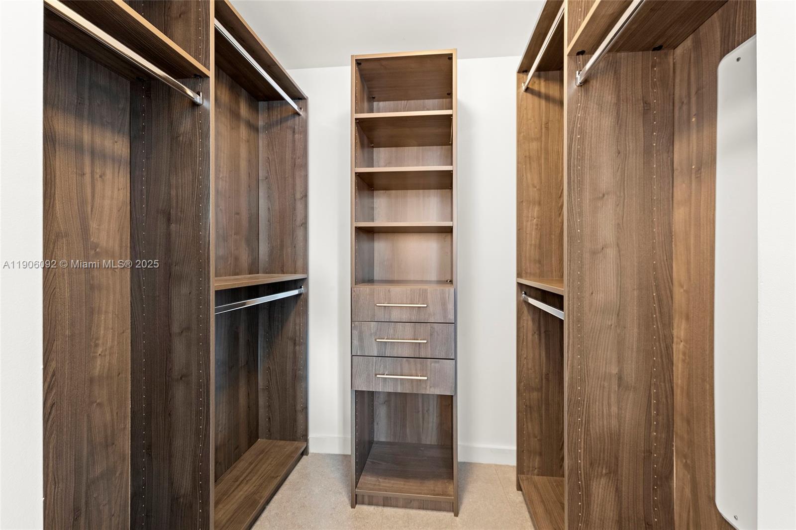 1100 MILLECENTO RESIDENCE - Residential