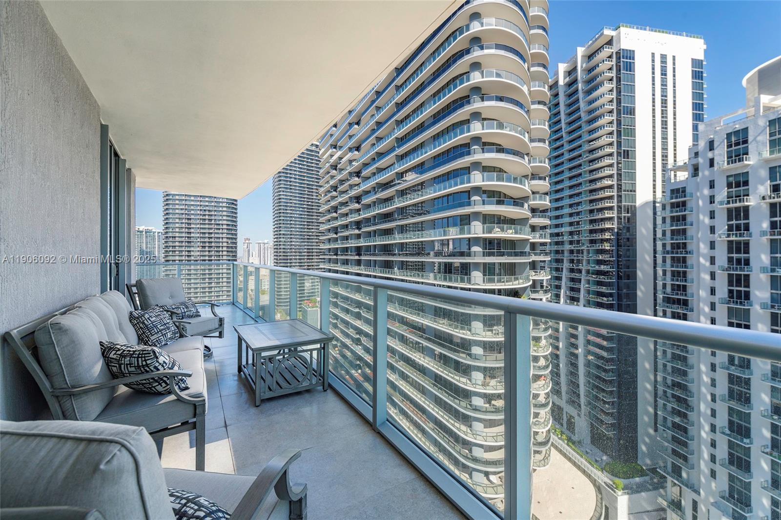 1100 MILLECENTO RESIDENCE - Residential