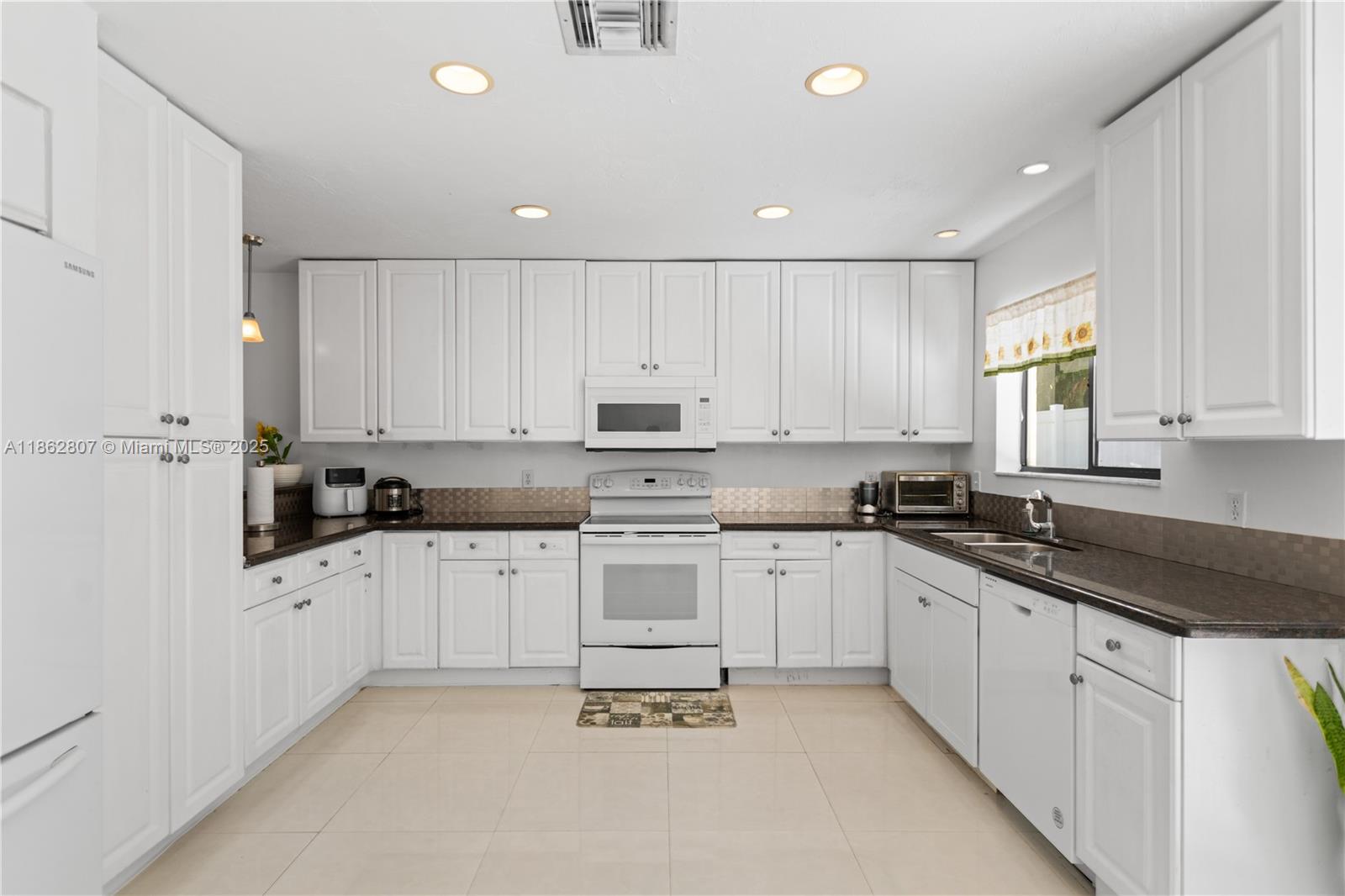 CRANBROOK LAKE ESTATES - Residential