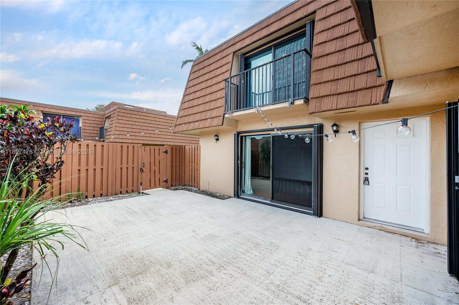2536 Camelot Ct 2536