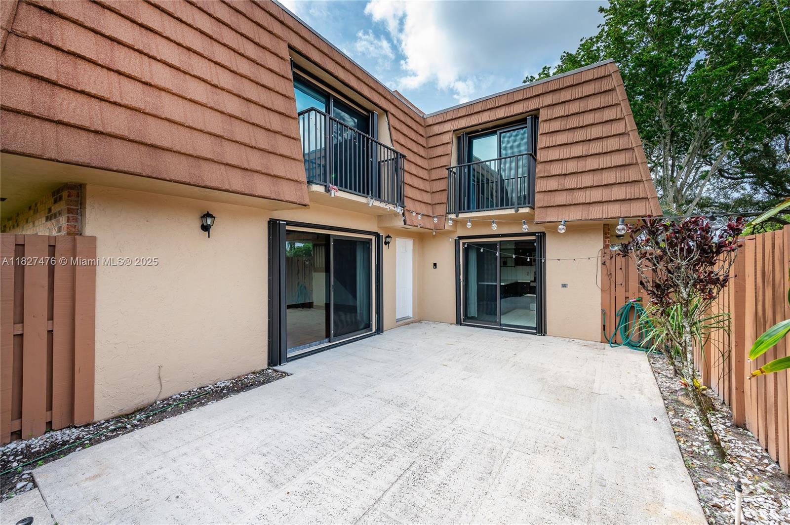 2536 Camelot Ct 2536